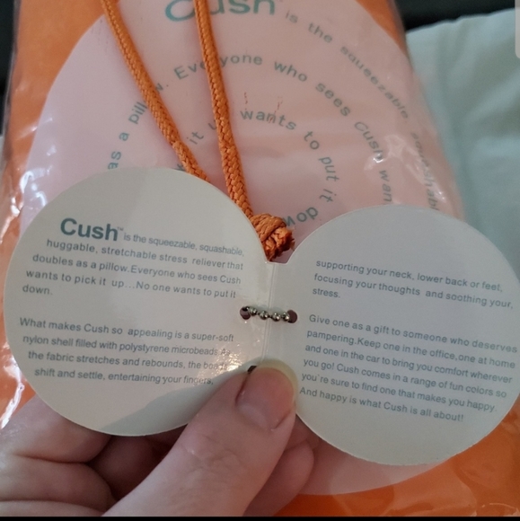 TRAVEL PILLOW - NEW Cush travel pillow Orange 🐶🐾 - Picture 4 of 7